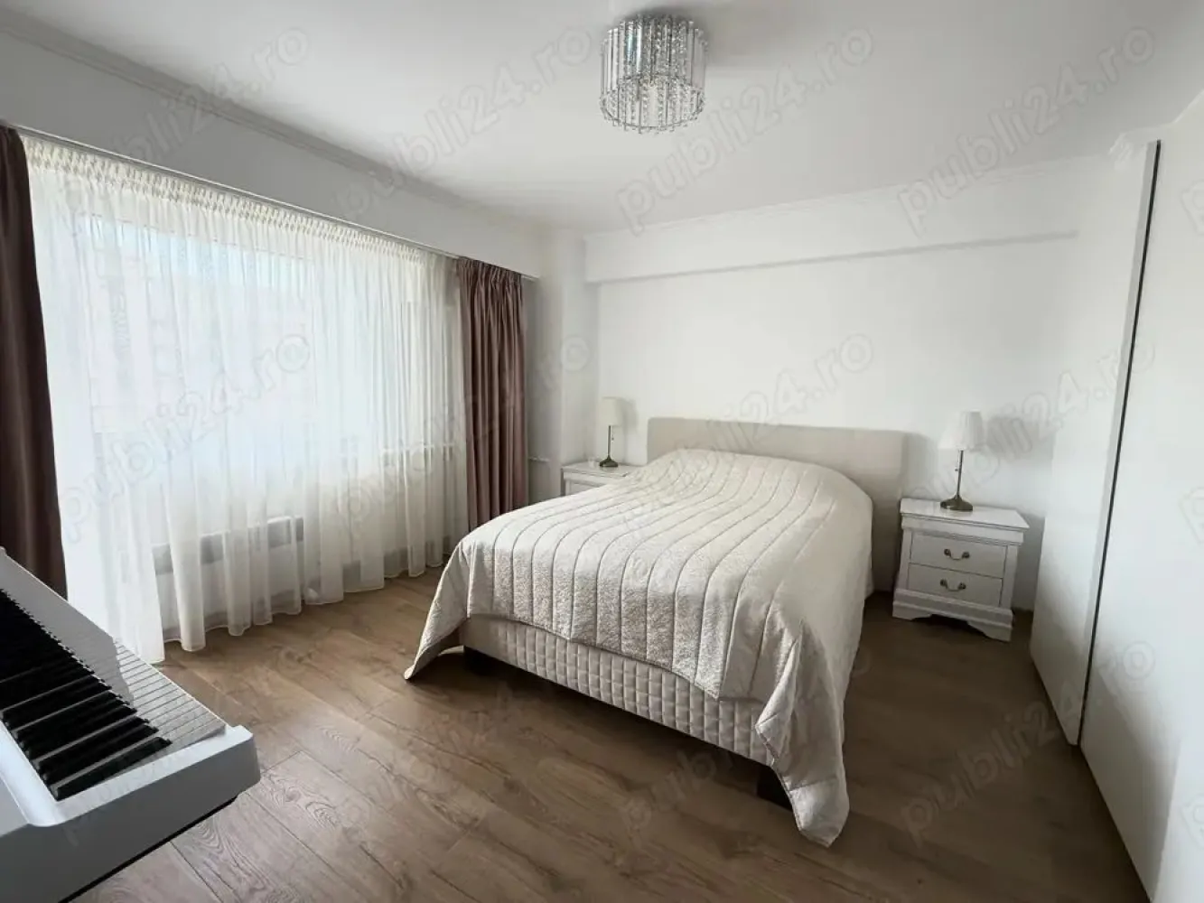 Apartament 3 camere | Ultracentral | Bulevardul Unirii | Lux - Apartament ultracentral, nelocuit, modern mobilat și utilat: - Suprafață totală = 68 m2 - 2 dormitoare luminoase și spațioase, sufragerie open space cu bucătărie modernă, baie și un balcon pentru relaxare - Interior premium, izolat fonic și termic, randament energetic maxim, finisaj lux și sistem video smart home - Include termopane noi, sistem Mitsubishi de ventilație și filtrare cu schimb de căldură și aer condiționat ultra eco - Locație superbă și liniștită, lângă Tribunalul București, foarte aproape de Centrul Vechi și metrou Piața Unirii - Acces direct la promenadă în Bulevardul Unirii Anunț direct de la proprietar. Pentru vizionări, puteți suna sau trimite mesaj la .