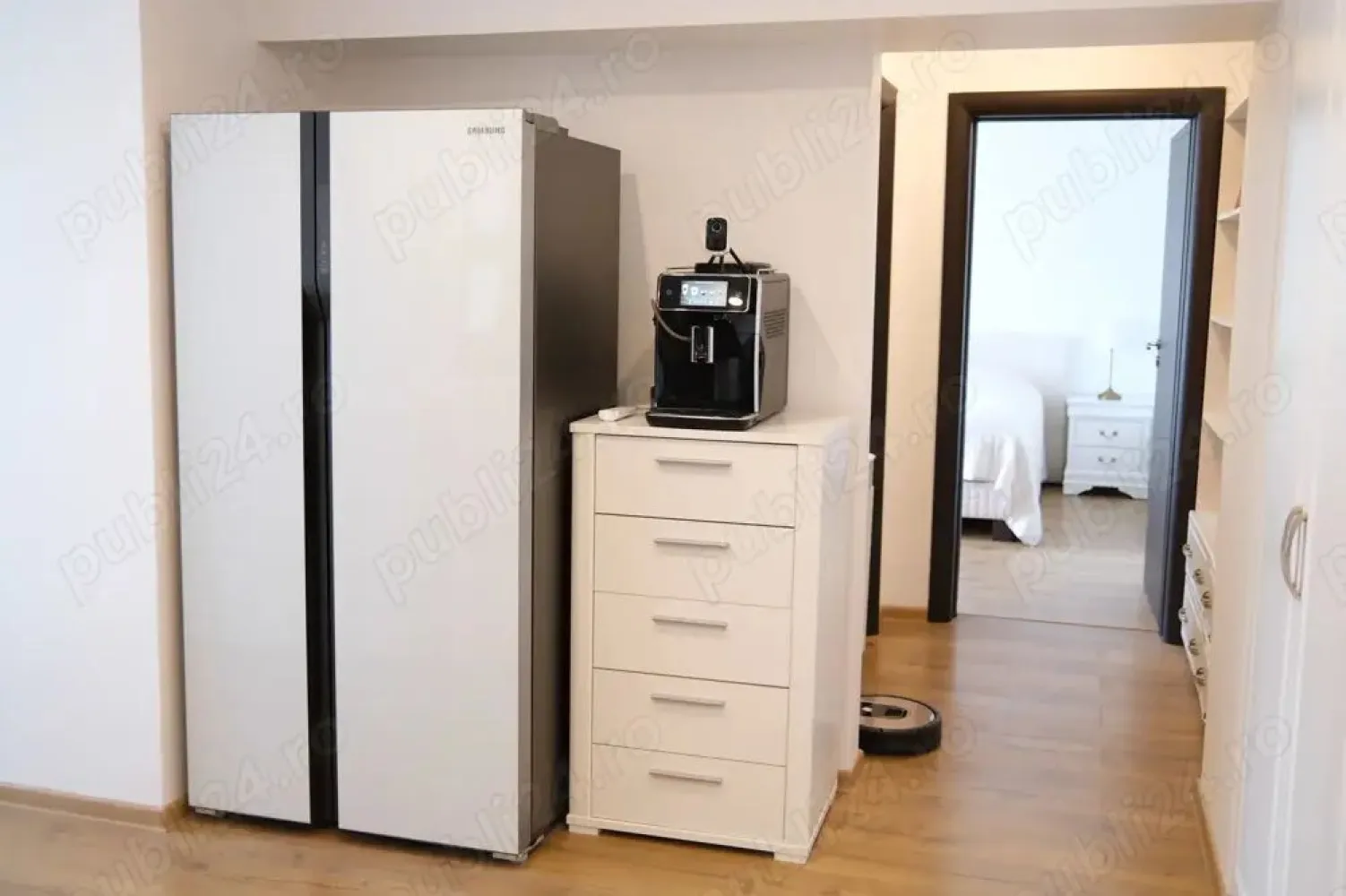 Apartament 3 camere | Ultracentral | Bulevardul Unirii | Lux - Apartament ultracentral, nelocuit, modern mobilat și utilat: - Suprafață totală = 68 m2 - 2 dormitoare luminoase și spațioase, sufragerie open space cu bucătărie modernă, baie și un balcon pentru relaxare - Interior premium, izolat fonic și termic, randament energetic maxim, finisaj lux și sistem video smart home - Include termopane noi, sistem Mitsubishi de ventilație și filtrare cu schimb de căldură și aer condiționat ultra eco - Locație superbă și liniștită, lângă Tribunalul București, foarte aproape de Centrul Vechi și metrou Piața Unirii - Acces direct la promenadă în Bulevardul Unirii Anunț direct de la proprietar. Pentru vizionări, puteți suna sau trimite mesaj la .