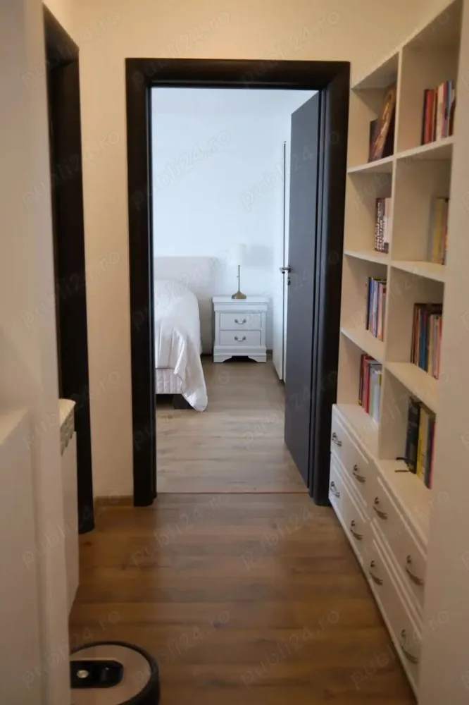 Apartament 3 camere | Ultracentral | Bulevardul Unirii | Lux - Apartament ultracentral, nelocuit, modern mobilat și utilat: - Suprafață totală = 68 m2 - 2 dormitoare luminoase și spațioase, sufragerie open space cu bucătărie modernă, baie și un balcon pentru relaxare - Interior premium, izolat fonic și termic, randament energetic maxim, finisaj lux și sistem video smart home - Include termopane noi, sistem Mitsubishi de ventilație și filtrare cu schimb de căldură și aer condiționat ultra eco - Locație superbă și liniștită, lângă Tribunalul București, foarte aproape de Centrul Vechi și metrou Piața Unirii - Acces direct la promenadă în Bulevardul Unirii Anunț direct de la proprietar. Pentru vizionări, puteți suna sau trimite mesaj la .