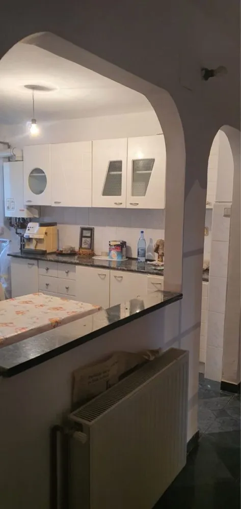BRASADAS vinde ap 3 cam etaj 4/4 in Micro 16. - Agenția imobiliara BRASADAS vinde apartament cu 3 camere, etaj 4/4, bloc de colț, o baie. Situat în Micro 16, zona tosca ( parcul liniștii), semidecomandat. www.brasadas.com.