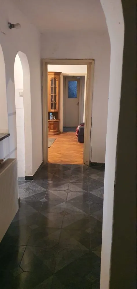 BRASADAS vinde ap 3 cam etaj 4/4 in Micro 16. - Agenția imobiliara BRASADAS vinde apartament cu 3 camere, etaj 4/4, bloc de colț, o baie. Situat în Micro 16, zona tosca ( parcul liniștii), semidecomandat. www.brasadas.com.
