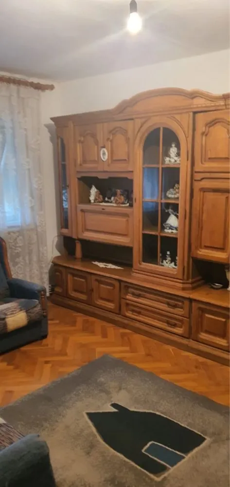 BRASADAS vinde ap 3 cam etaj 4/4 in Micro 16. - Agenția imobiliara BRASADAS vinde apartament cu 3 camere, etaj 4/4, bloc de colț, o baie. Situat în Micro 16, zona tosca ( parcul liniștii), semidecomandat. www.brasadas.com.