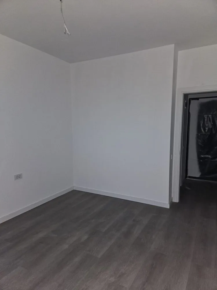 2 camere Lujerului Exigent Plaza Residence 65 mp - Apartament 2 camere Exigent Plaza Residence faza 5, finisat complet, gata de mobilat. - metrou Lujerului 12-15 min în funcție de mers - etaj 11/11, fara vecini deasupra, vedere pe curtea interioară, liniște - încălzire în pardoseală - uși Pinum masive - parchet - sanitare instalate - living imens de 26 mp - bucătărie 9 mp - hol mare cu loc special pentru dressing - vedere spre vest, foarte luminos Vizionari oricând.