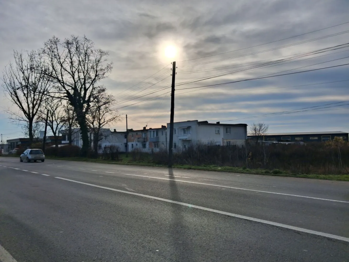 BRASADAS vinde 5000 mp. teren intravilan Aurel Vlaicu SOCAR. - Agentia Imobiliara BRASADAS vinde teren intravilan pe strada Aurel Vlaicu in fata benzinariei SOCAR, cu front stradal de 40m. www.brasadas.com.