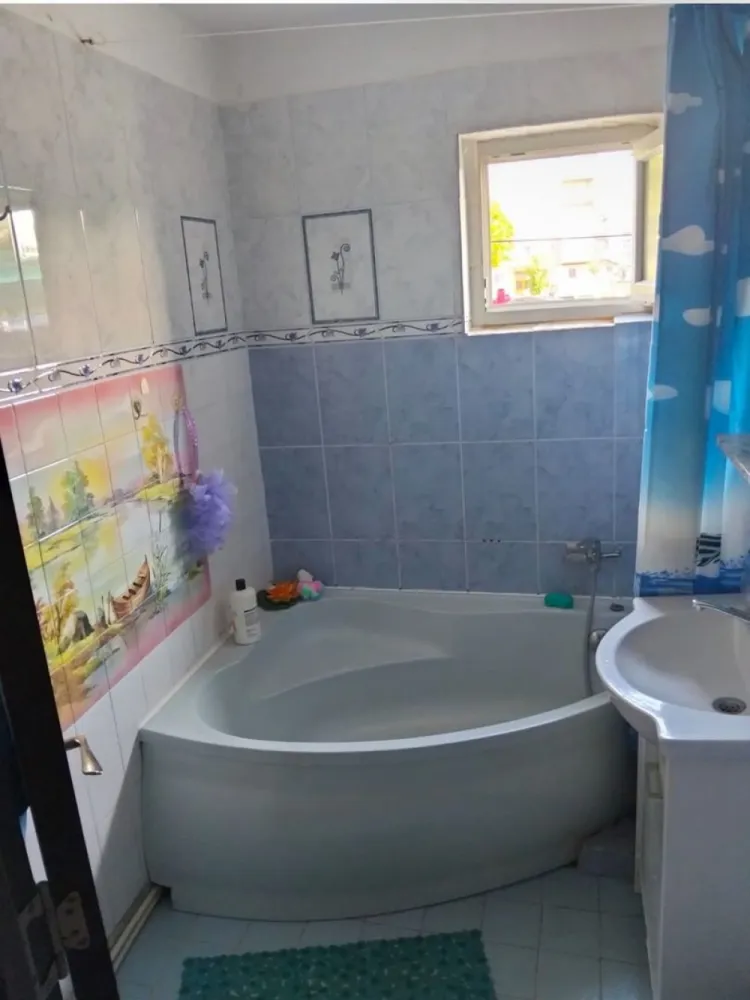 Vând apartament 3 camere