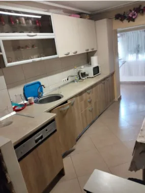 Vând apartament 3 camere