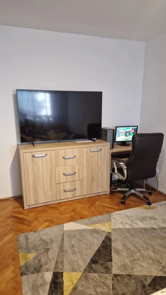 BRASADAS vinde ap 2 cam 25 Oct etaj 1