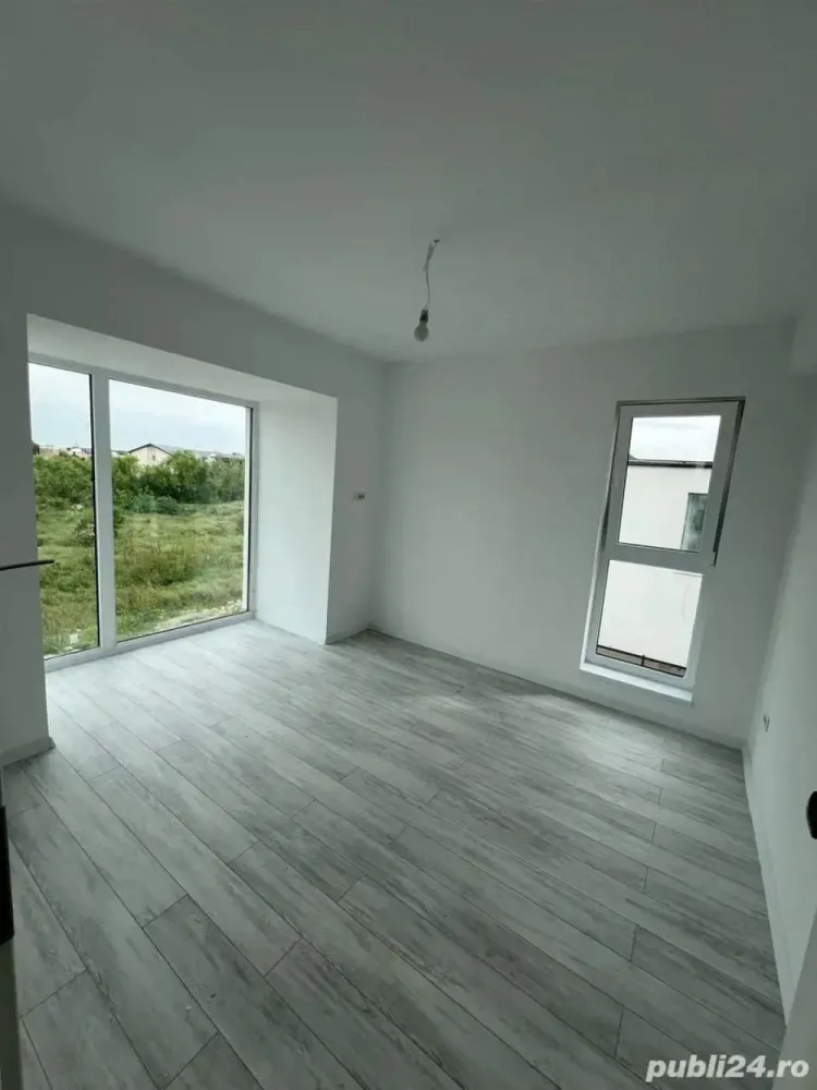 vila comuna berceni 4 camere - Casă de vânzare Comuna Berceni Proprietate cu suprafață utilă de 105 mp, situată pe un teren de 300 mp, ideală pentru o familie care își dorește confort și compartimentare eficientă. Detalii: Încălzire în pardoseală Tâmplărie Salamander 3 camere 3 dormitoare 2 băi Living generos Bucătărie separată Locuință construită pentru un stil de viață modern, într-o zonă liniștită din Comuna Berceni, aproape de facilități esențiale.