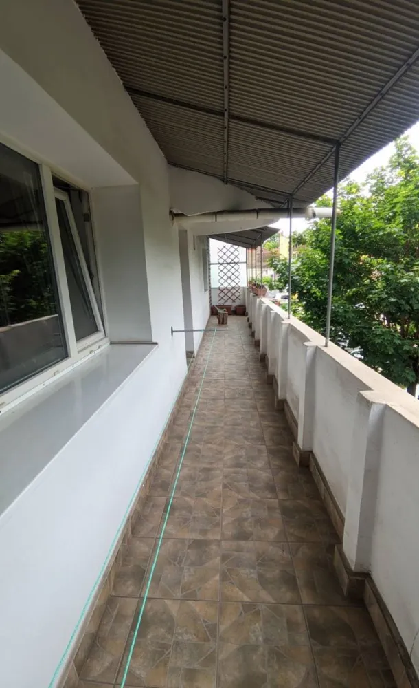 BRASADAS vinde ap 2 cam 62mp et 1/6 Dorobantilor. - Agentia imobiliara BRASADAS vinde apart 2 camere decomandate, Calea Dorobantilor, zona FSPAC, etaj 1/6. Apartamentul este compus din: living, dormitor, bucatarie, hol, baie,debara,camara, balcon. Suprafata 62 m.p.+balcon 12 m.p. O camera este mobilata clasic, ambele camere au pardoseala din parchet din lemn masiv, bucataria utilata, baia si balconul au pardoseala din gresie. Apartamentul este dotat cu geamuri termopan, centrala termica, izolatie exterioara PLUS parcare cu copertina.