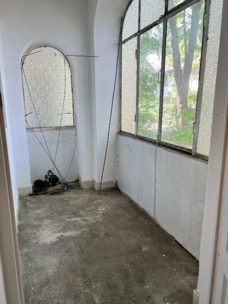 Proprietar - Apartament 2 camere, Baba Novac - Proprietar - vand apartament 2 camere, decomandat, suprafata utila 46,9 mp + logie 3,4 mp + boxa 9,5 mp. Suprafata totala 59,8 mp. Apartamentul este situat la parter, an constructie bloc 1957, in curs de reabilitare. Zona linistita, aproape de bulevard, acces facil la mijloacele de transport. Necesita renovare. Pret 75.000 euro, usor negociabil.