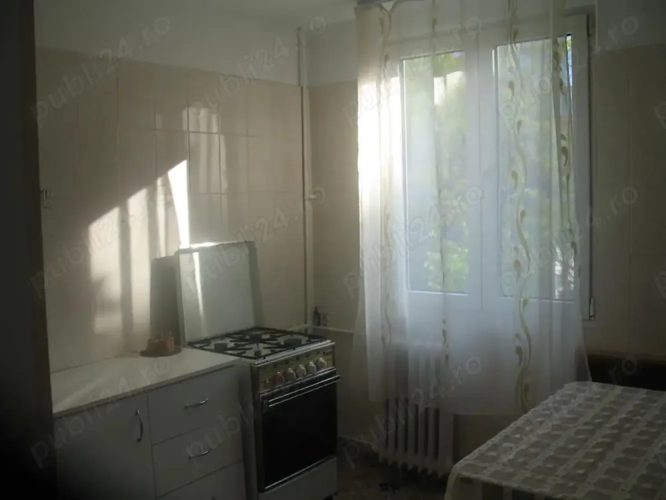 Inchiriere apartament 2 camere - Proprietar Inchiriez apartament 2 camere decomandate pe str.Malcoci, stradal in apropierea policlinicii Malcoci. Situat intr-un bloc cu 4 etaje, confort 1, aer conditionat, mobilat, utilat, 52 mp. La 3 min de statia de tramvai si 20 min de Unirii. Nu are balcon.Centre comerciale in apropiere. Liber de la 01.06.2025. Inchirierea se face numai cu contract la ANAF.