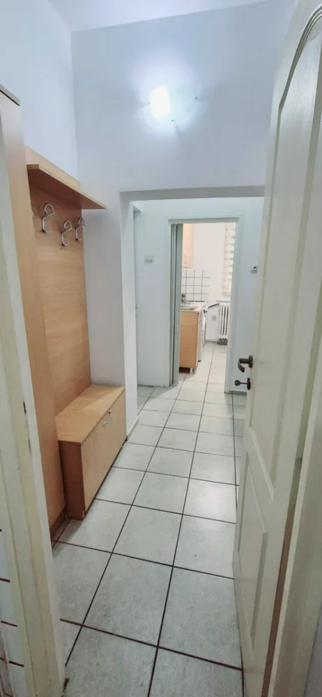 Apartament 2 camere - Apartamentul este curat si ingrijit , acesta se afla la 4 min de mijlocul de transport in comun linia 301/331 statia Colegiul National I.L Caragiale , 10-15 minute pe jos Metrou Romana/ Victoriei/Stefan cel mare, magazine, parc Herastrau, 10=15 minute de ASE ; banci, mega cu acces facil spre centrul orasului . Nu dispune de parcare, se parcheaza aleatoriu. Acesta se afla pe strada. Hristache Pitaru nr.10 Pentru vizite doar sambata . Nu colaborez cu agentii si nici cu site-uri pt anunturi.