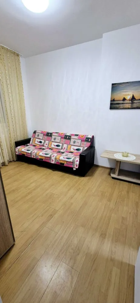 Apartament 2 camere - Apartamentul este curat si ingrijit , acesta se afla la 4 min de mijlocul de transport in comun linia 301/331 statia Colegiul National I.L Caragiale , 10-15 minute pe jos Metrou Romana/ Victoriei/Stefan cel mare, magazine, parc Herastrau, 10=15 minute de ASE ; banci, mega cu acces facil spre centrul orasului . Nu dispune de parcare, se parcheaza aleatoriu. Acesta se afla pe strada. Hristache Pitaru nr.10 Pentru vizite doar sambata . Nu colaborez cu agentii si nici cu site-uri pt anunturi.