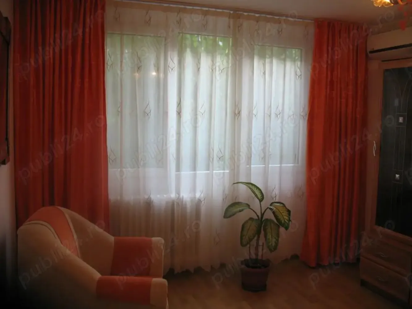 Inchiriere apartament 2 camere - Proprietar Inchiriez apartament 2 camere decomandate pe str.Malcoci, stradal in apropierea policlinicii Malcoci. Situat intr-un bloc cu 4 etaje, confort 1, aer conditionat, mobilat, utilat, 52 mp. La 3 min de statia de tramvai si 20 min de Unirii. Nu are balcon.Centre comerciale in apropiere. Liber de la 01.06.2025. Inchirierea se face numai cu contract la ANAF.